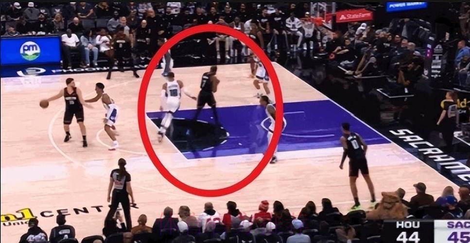 KD连场暴怒对火箭失望？末节连续打铁战意消散 输西部倒一吞3连败